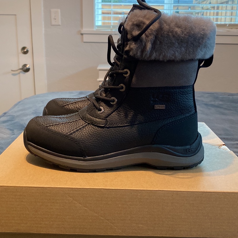 NIB UGG Water Proof Boots w/Faux Fur - Size 7.5 - Picture 4 of 14
